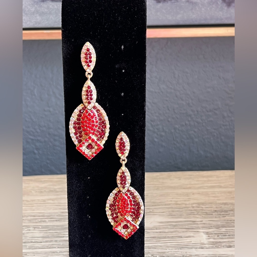Elegant Red and Gold Dangle Earrings - Picture 1 of 3